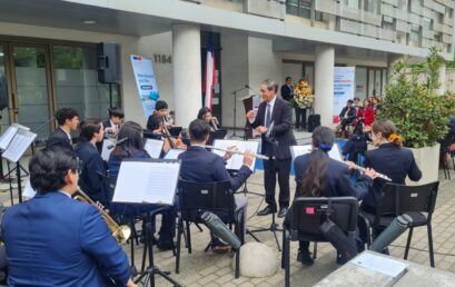 La Orquesta Sinfónica del  Liceo Bicentenario del Instituto Comercial de Linares se presenta en la inauguración de las nuevas dependencias de la Superintendencia de Educación del Maule.