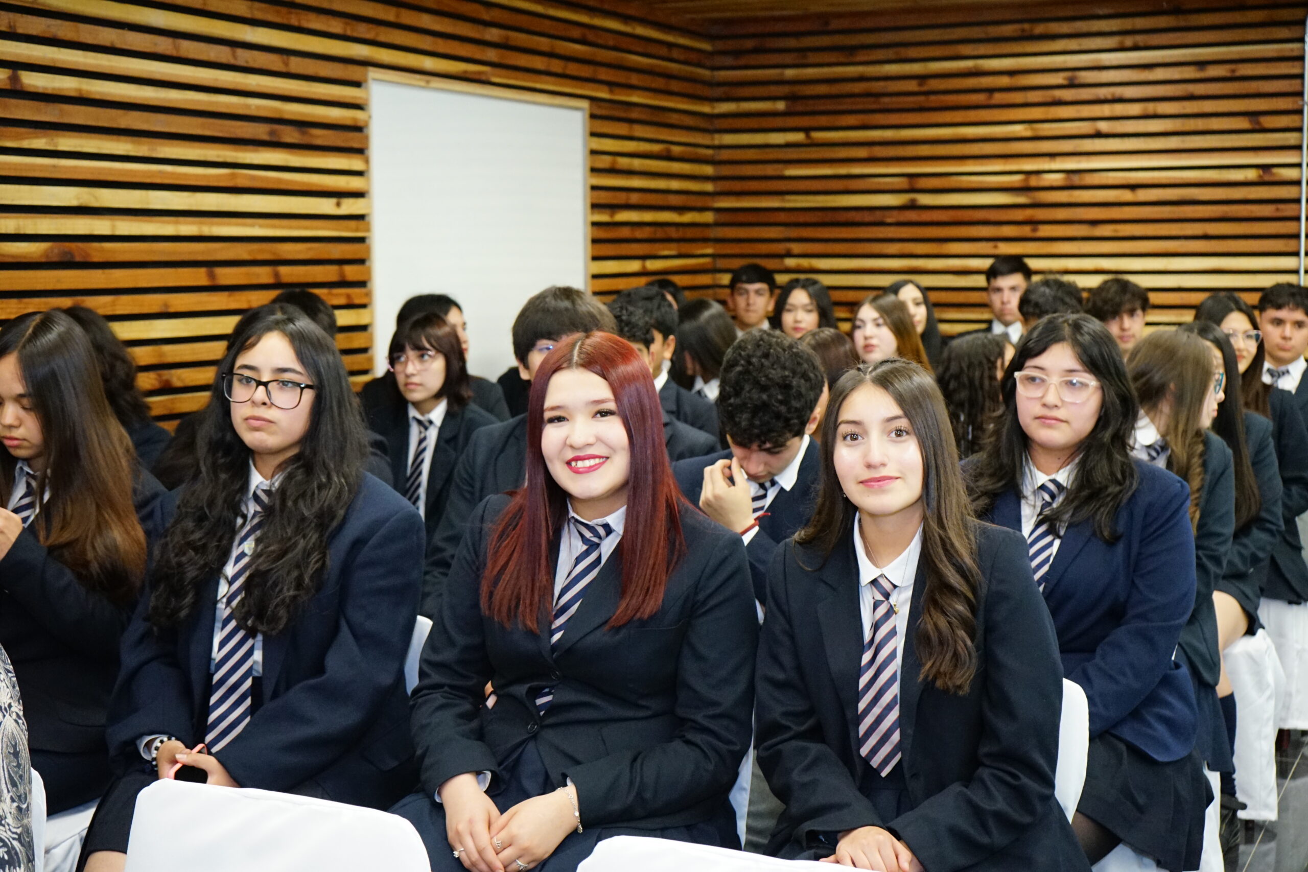 Estudiantes de Administración Celebran Importante Logro.