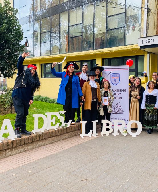 Día del Libro en el Liceo Bicentenario: una jornada llena de creatividad, lectura y comunidad