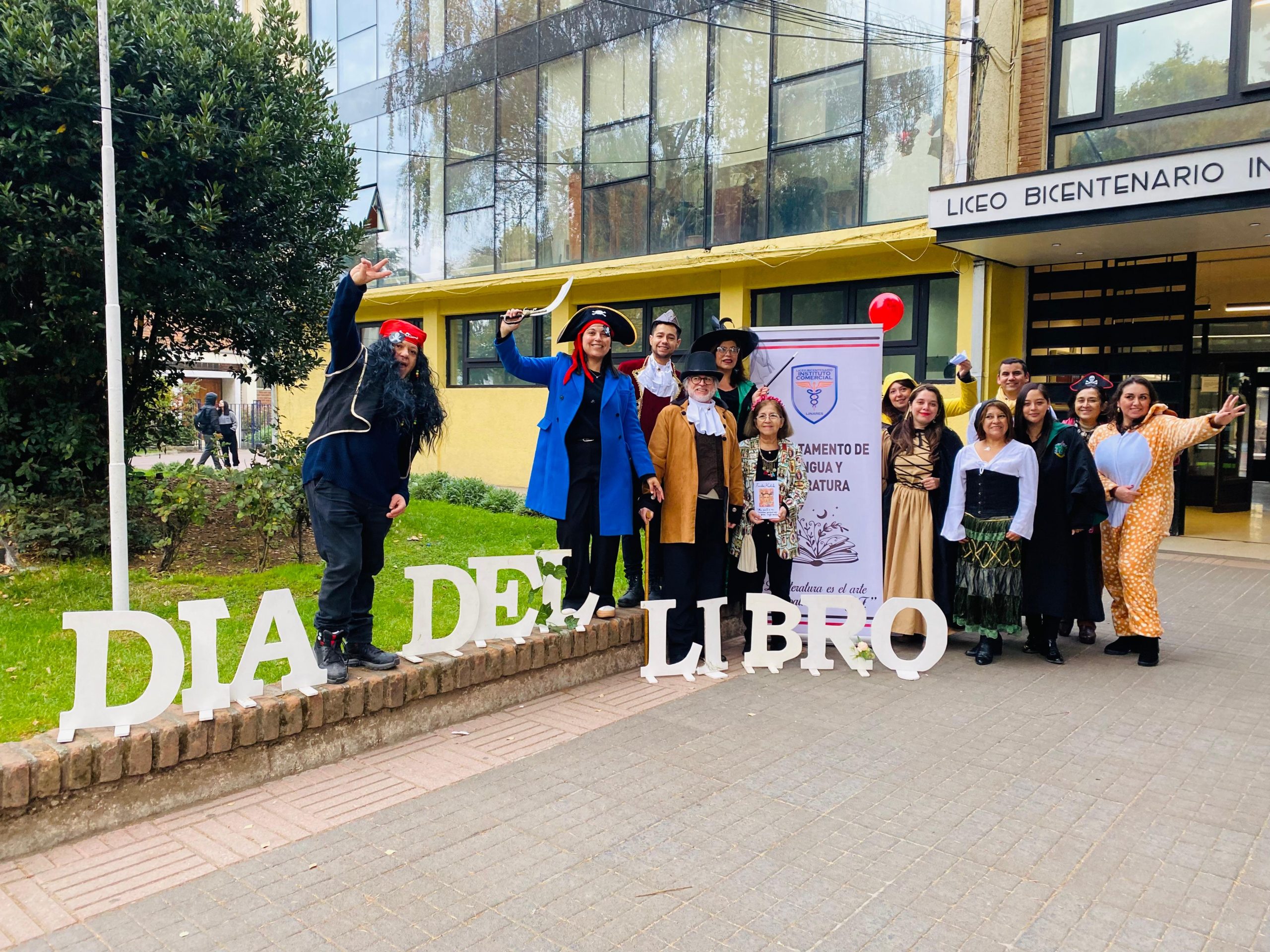 Día del Libro en el Liceo Bicentenario: una jornada llena de creatividad, lectura y comunidad Día del Libro en el Liceo Bicentenario: una jornada llena de creatividad, lectura y comunidad