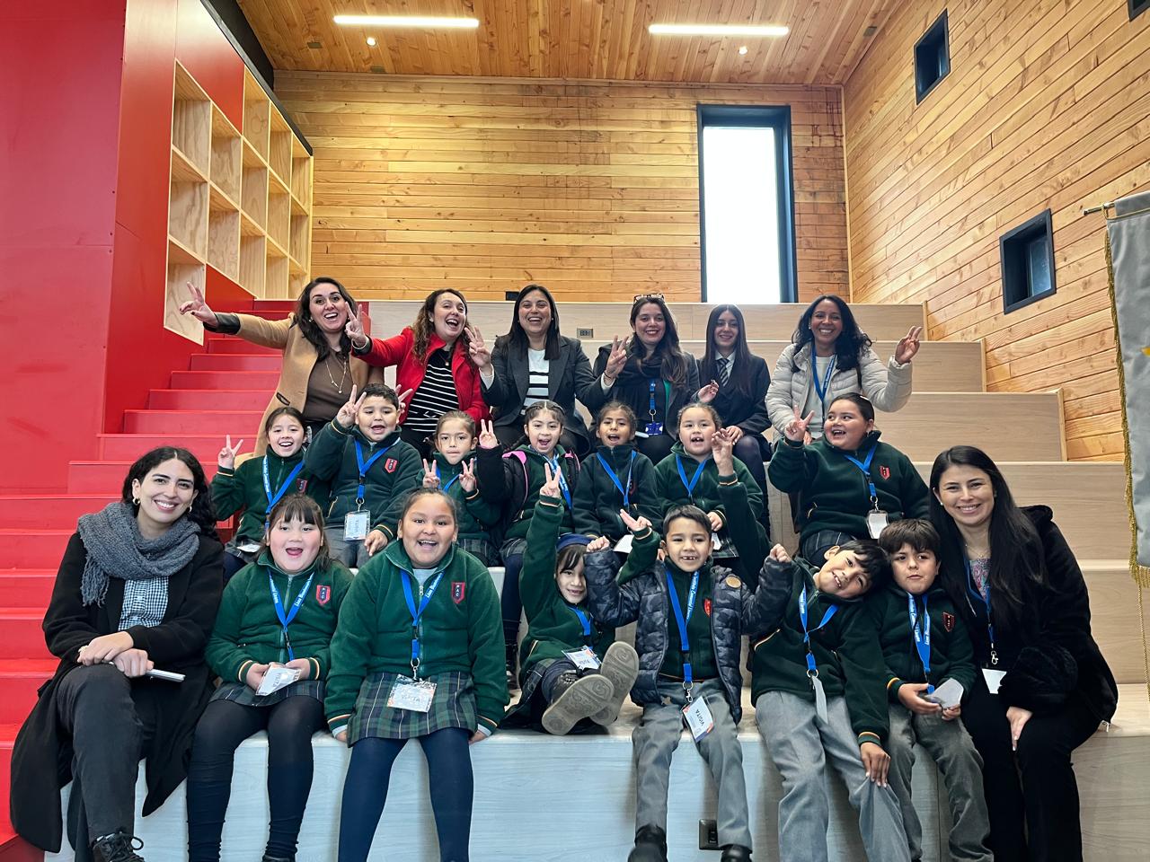 Pequeños Exploradores Visitan el Liceo Pequeños Exploradores Visitan el Liceo