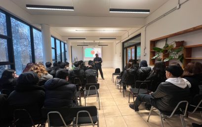 Estudiantes de 4° Medio participaron en charla sobre educación financiera y sistema previsional