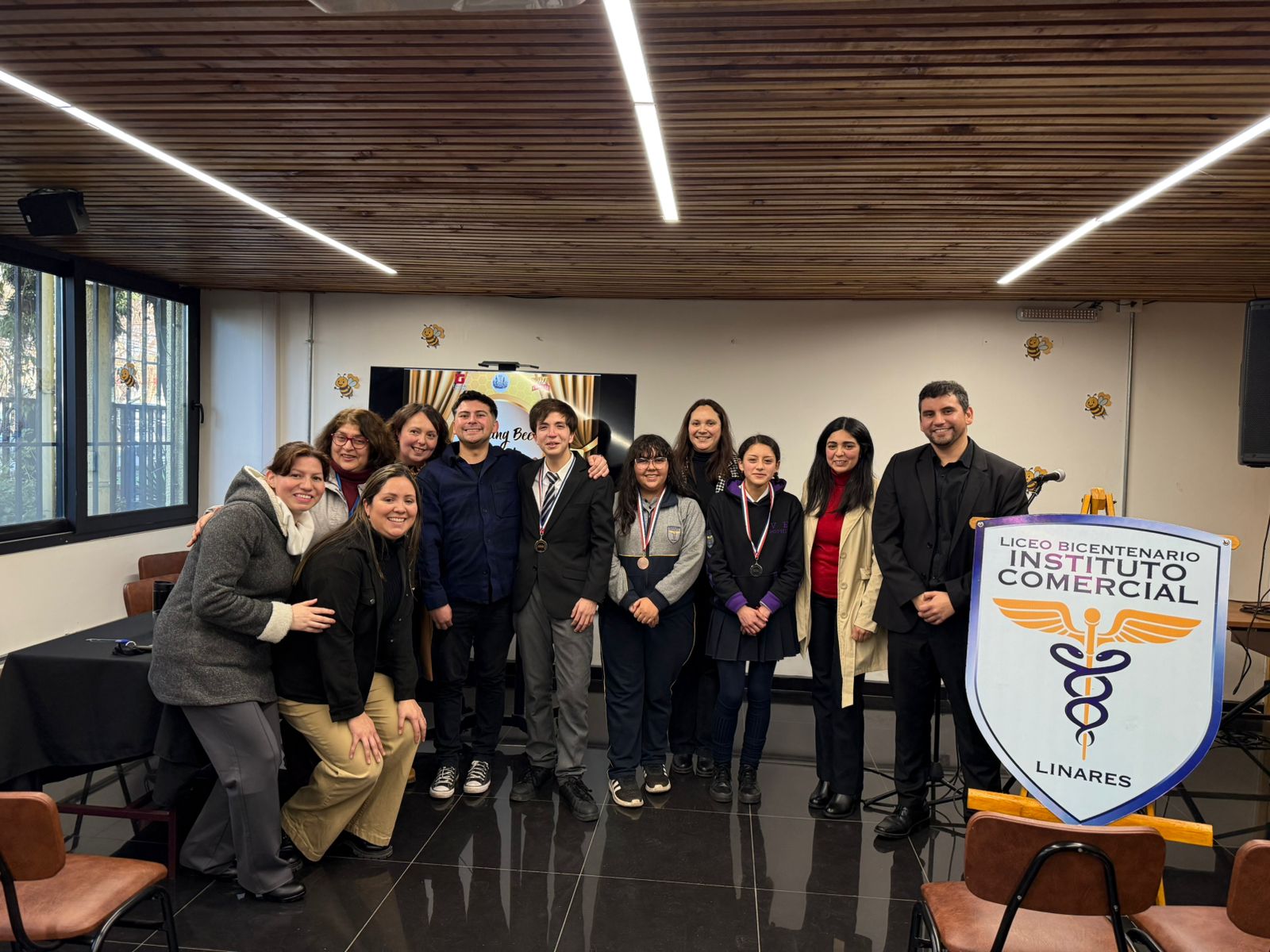 Spelling Bee Senior 2025: Una jornada de talento, inglés y emoción Spelling Bee Senior 2025: Una jornada de talento, inglés y emoción