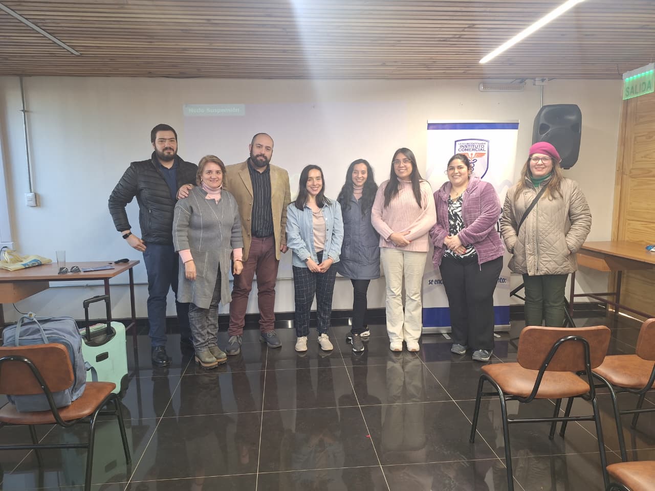 Charla sobre agujeros negros y taller de asteroides acercaron la astronomía a estudiantes del Liceo Bicentenario Instituto Comercial de Linares Charla sobre agujeros negros y taller de asteroides acercaron la astronomía a estudiantes del Liceo Bicentenario Instituto Comercial de Linares